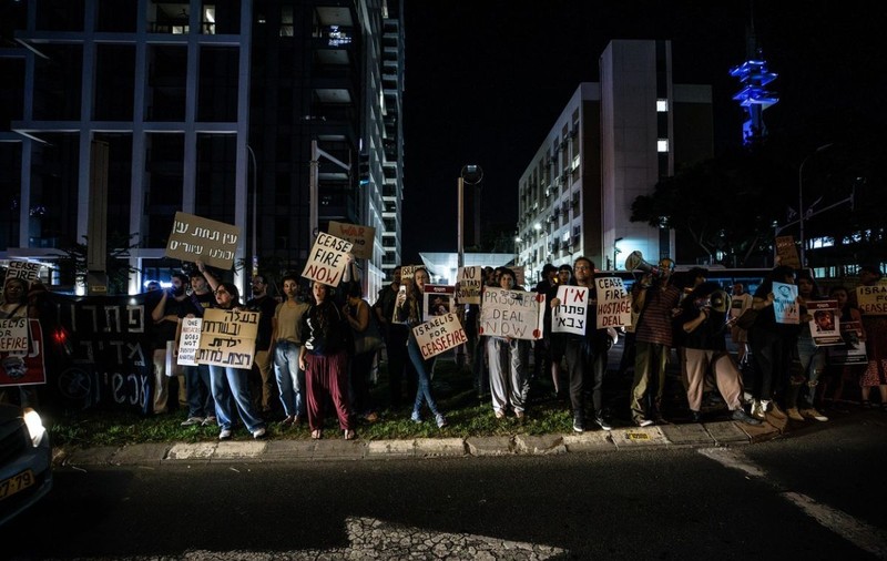 Protest în fața reședinței lui Benjamin Netanyahu din Ierusalim. Manifestanții au cerut demisia premierului și s-au ciocnit cu forțele de ordine