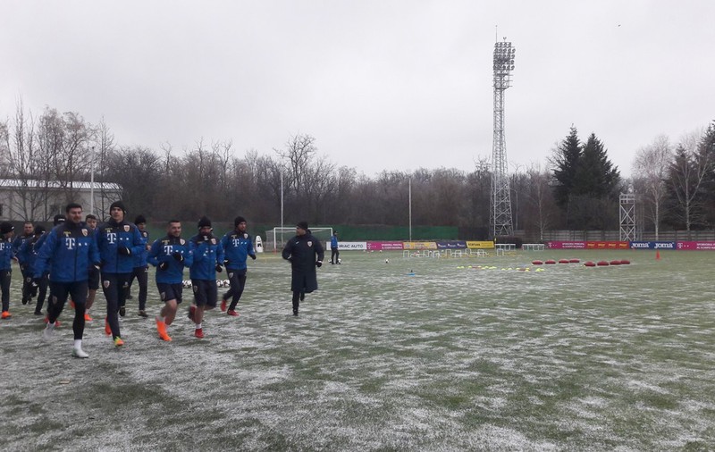 România s-a reunit pentru meciurile amicale cu Israel și Suedia. Doar 12 tricolori la primul apel. Florin Andone, accidentat / VIDEO
