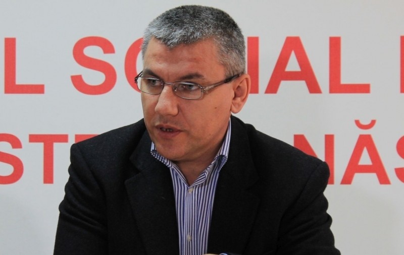 UPDATE: Senatorul Ioan Deneș: „Dacă două persoane de același sex înfiază sau merg de mână pe stradă îmi lezează libertatea”