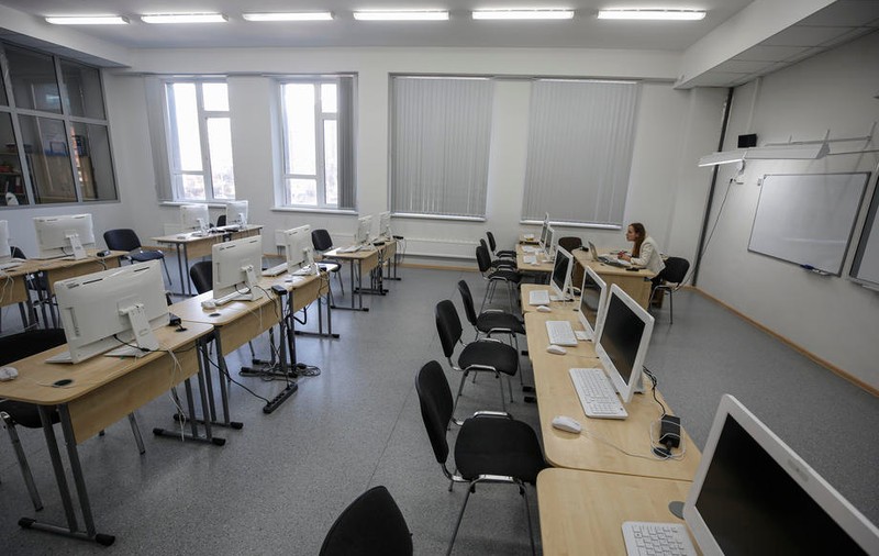 Studenții vor preda în locul învățătorilor în vârstă la școlile din Moscova. De ce s-a luat această măsură