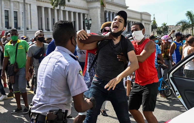 De ce se strigă „Libertate!” și „Jos dictatura!” în Cuba, unde au loc cele mai ample proteste din ultimele decenii