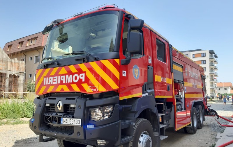 Incendiu de pădure în Munții Maramureșului. O aeronavă MApN sprijină eforturile pompierilor