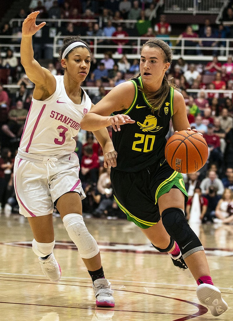 Sabrina Ionescu, stânga / Hepta