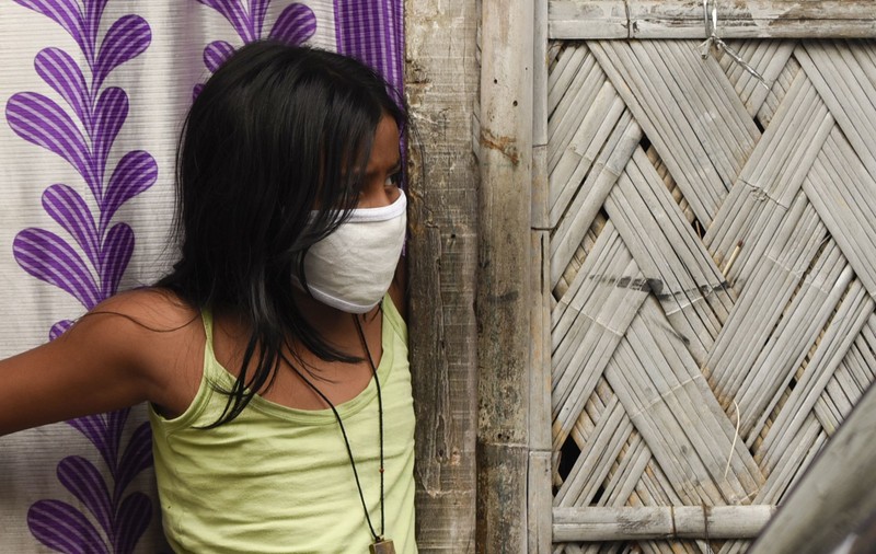 O fată de 16 ani din India și-a omorât tatăl în bătaie, după ce l-a surprins că o bătea pe mama ei