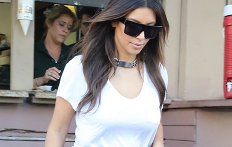 POZELE de la Kim Kardashian care i-au DERUTAT pe APROPIAȚII ei! Vezi ce IMAGINI le-a trimis și le-a spus că așa arată FETIȚA EI!