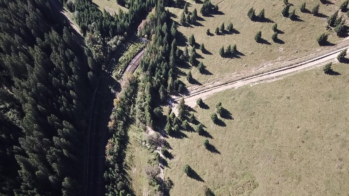 Bomba ecologică din Bucovina. 400.000 de tone de gunoaie se pot prăbuşi peste calea ferată