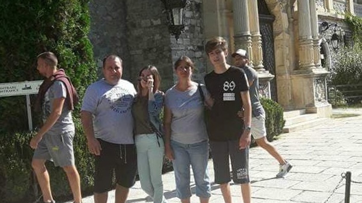 Povestea familiei care a înapoiat banii pe care i-ar fi câștigat într-un an: "Așa am fost învățați. Să nu ne bucurăm de bani nemunciți"
