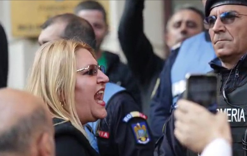 Diana Șoșoacă, după anularea alegerilor prezidențiale: „Mă mai opriți să candidez sau veți da încă o lovitură de stat? Aștept arestarea judecătorilor CCR”