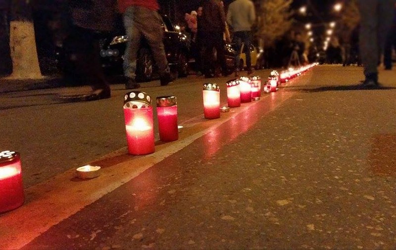 2017 lumânări au fost aprinse pe Calea Luminii, în faţa Mitropoliei din Târgovişte!