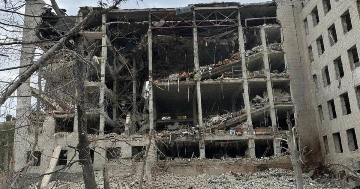 Rusia a lovit cu rachete balistice o școală și un spital din orașul ucrainean Poltava. FOTO Crucea Roșie Ucraineană