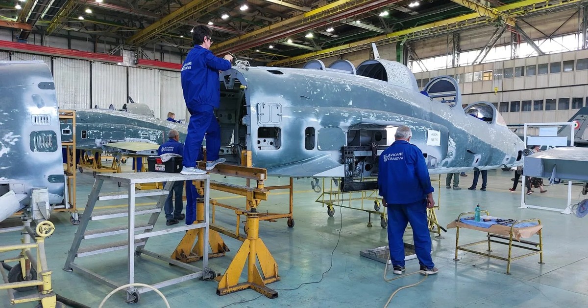 Avioane Craiova angajează zeci de oameni care să înlocuiască pensionarii. Ce posturi se caută