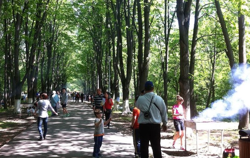 Ploiești: 1 Mai, la grătar şi iarbă verde | FOTO