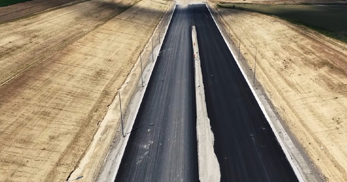 Drum asfaltat Lotul 2 al Autostrăzii Bacău Pașcani A7