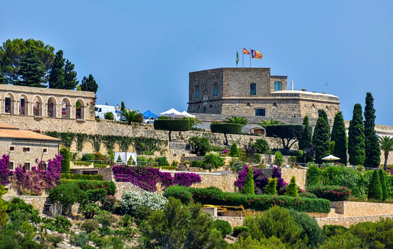 Un miliardar norvegian excentric a cumpărat o peninsulă de lângă Palma de Mallorca. Cât a plătit