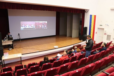 Medicii argeșeni au pus întrebări specialiștilor chinezi FOTO: Facebook/Spitalul Orășenesc Mioveni