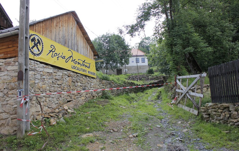 LOVITURĂ DE TEATRU! Roşia Montană Gold Corporation, URMĂRITĂ PENAL