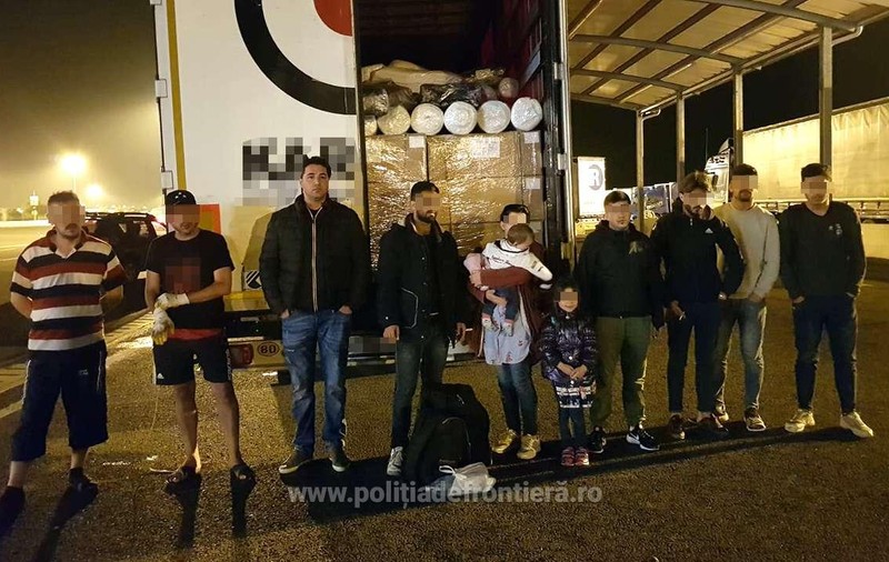 Cetăţeni din Turcia, Irak și Siria, descoperiți la Vama Nădlac II ascunşi într-un TIR (FOTO & VIDEO)