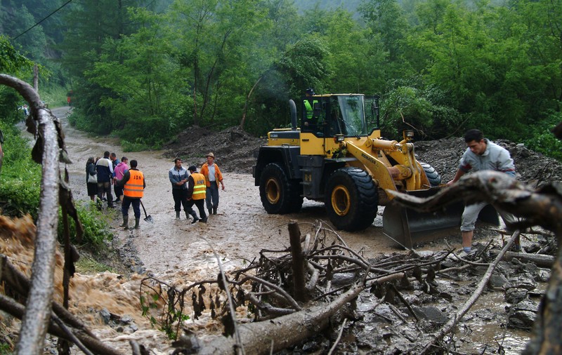 Noi coduri portocalii și galbene de vijelii și ploi torențiale, până sâmbătă dimineață. Zonele afectate