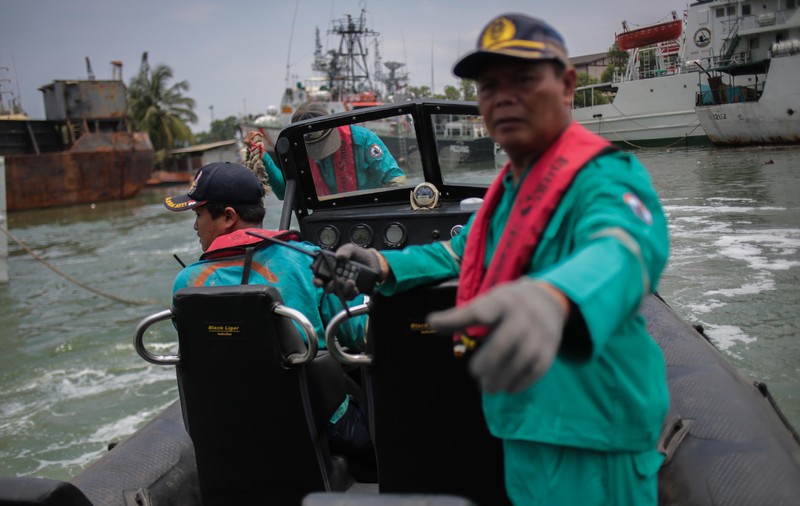 Fuzelajul avionului prăbuşit în Indonezia a fost localizat în mare. Aproape 200 de oameni erau la bordul aeronavei