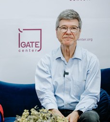 Jeffrey Sachs are 67 de ani și a fost consilier special al secretarului general al ONU
