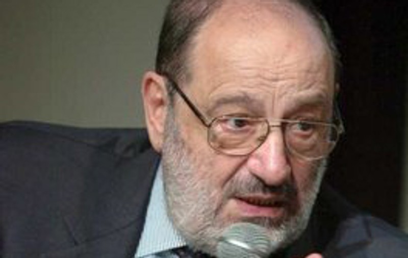 Umberto Eco sare în apărarea românilor
