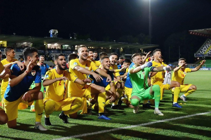 Tricolorii au sărbătorit cu fanii calificarea în semifinalele Euro 2019 FOTO: EPA-EFE/ALESSIO TARPINI