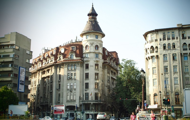 Teatrul Bulandra riscă să fie închis din decembrie, din cauza pericolului seismic, după o notificare trimisă de Primăria Capitalei. Conducerea caută alte săli pentru spectacole