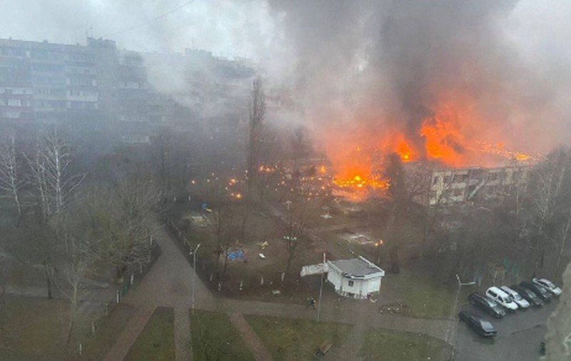 Imagini de la locul prăbușirii elicopterului în care se afla ministrul ucrainean de interne. Bilanțul se ridică la cel puțin 14 morți