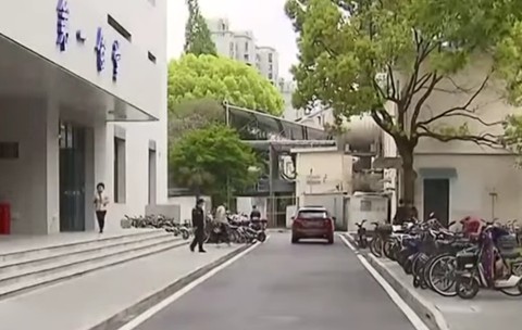 China a inaugurat la Shanghai primul drum realizat din peste 6000 de sticle de lapte reciclate.Sursă foto: captură video/ Youtube.