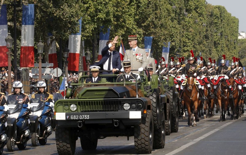 Scandal în Franța după o „scrisoare deschisă a generalilor”, cu aluzii la „război civil” și teze ale extremei-drepte