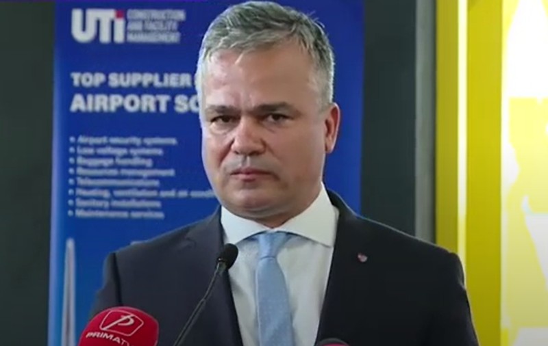 Adrian Veștea, discurs cu ochii în lacrimi la inaugurarea Aeroportului Brașov: „Nu am crezut și nu m-am așteptat la șansa de a fi ministru”
