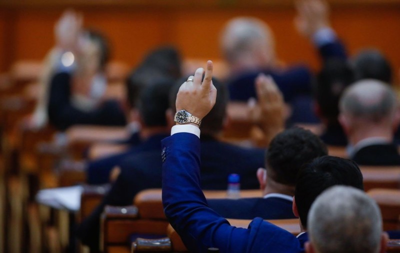 Conducerea Camerei Deputaților a adoptat Memorandumul pentru reducerea a 240 de posturi. Cine este în pericol 