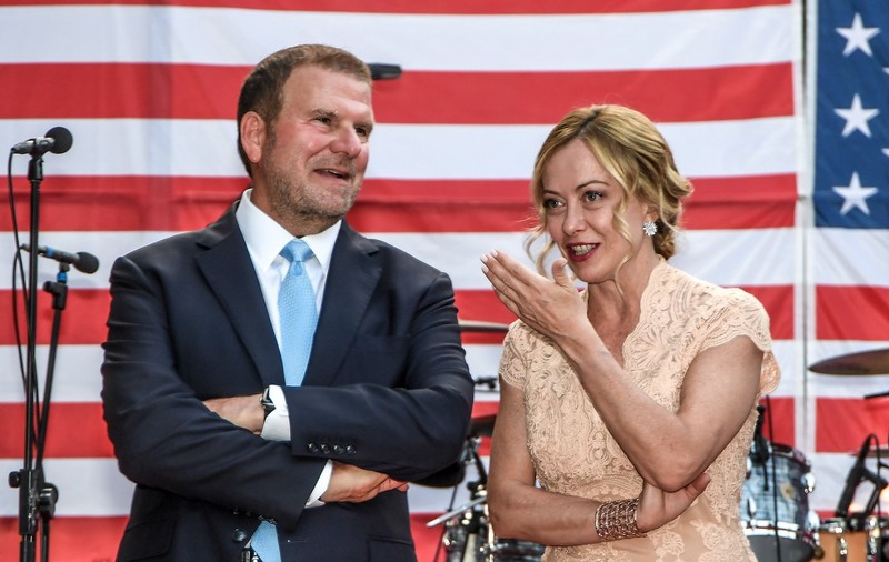 Ambasadorul trimis de Trump la Roma refuză să locuiască în reşedinţa oficială şi preferă să stea pe iahtul său, către care se deplasează zilnic cu elicopterul