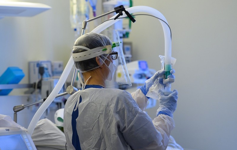 Eleva de 14 ani din Cluj, care s-a înecat cu un jeleu la școală, a murit la spital