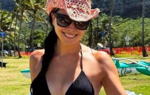 Corina Caragea se bucură de cadoul de lux primit de la șefii PRO TV, pe plajă în Hawaii: „M-am îndrăgostit din nou”