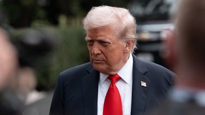 donald-trump-rade-joe-biden-schimbat-portret-galerie-prezidentiala-stilou-automat