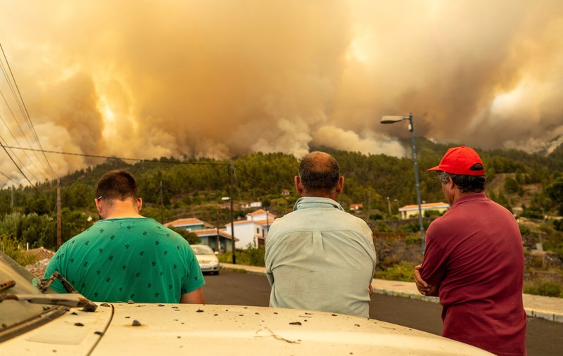 Incendiile de pădure din Insulele Canare au ars 2.000 de hectare și au dus la evacuarea a 2.500 de locuitori
