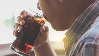Două românce i-au promis, pentru 500 de euro, o noapte de neuitat unui belgian și i-au dat să bea o cola: „Nu-și mai amintește nimic”