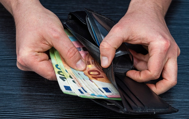 Motivul ciudat pentru care un bărbat a primit o amendă de 400 de euro, în Olanda: nu știa că există o astfel de lege