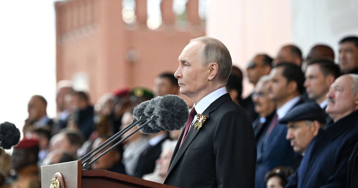 Vladimir Putin vorbește în deschiderea paradei de Ziua Victoriei de la Moscova