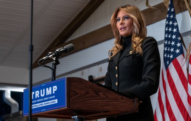 Melania Trump îl sfătuiește pe Trump să accepte că a pierdut alegerile, susține CNN