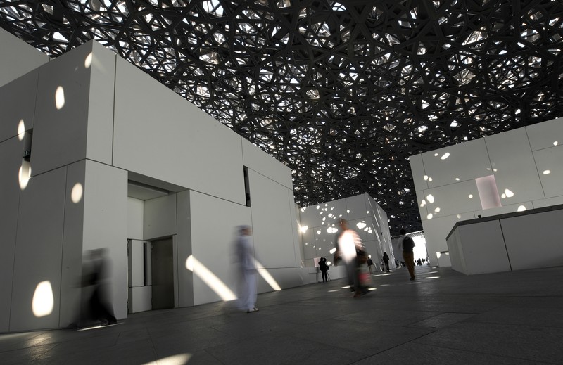 Emmanuel Macron a inaugurat muzeul Louvre în Abu Dhabi