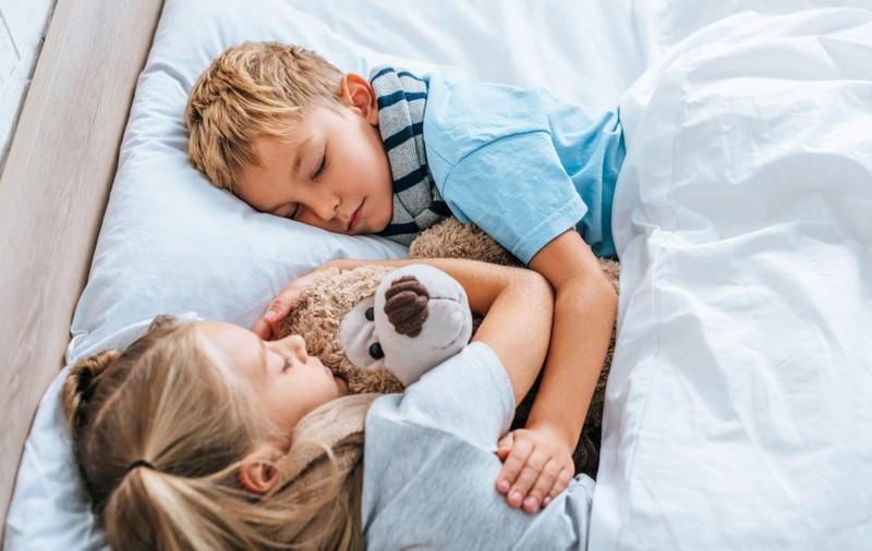 Cum afectează lipsa somnului greutatea copiilor