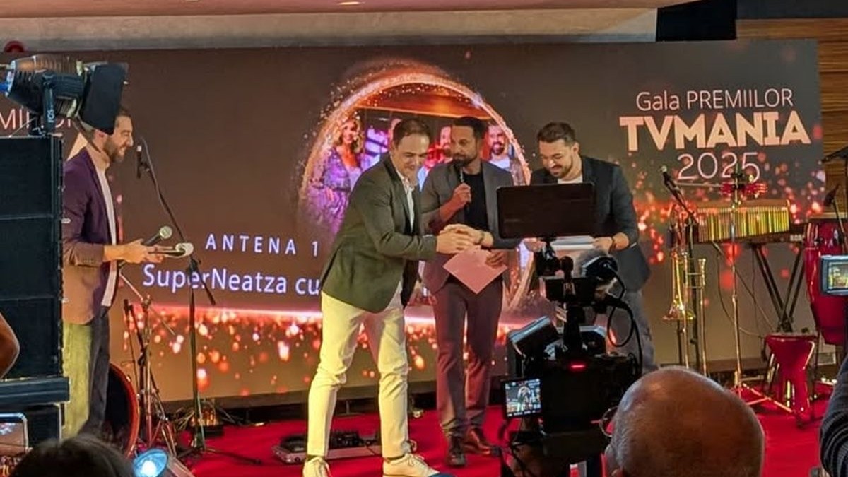 Răzvan și Dani au fost premiați de Shurubel și Bogdan Ciudoiu la Premiile TVmania