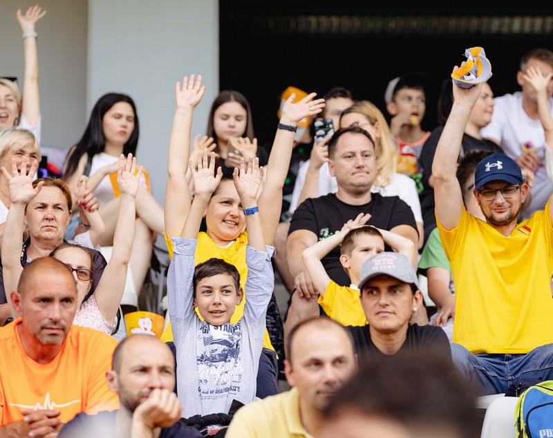 Fotbaliști și influenceri au jucat pentru Mario și Medeea, frații bolnavi de paraplegie spastică. La evenimentul caritabil, parte a campaniei Fundației Ringier, s-au strâns aproape 21.000 de euro