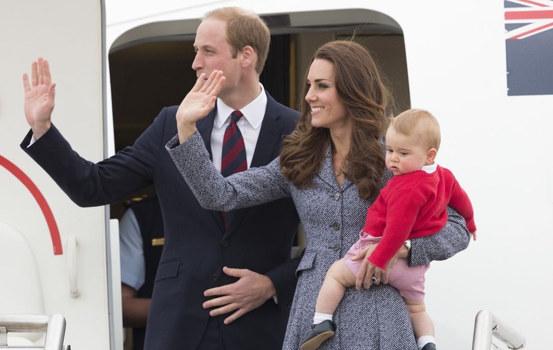 Ce FAMILIE FERICITĂ! KATE MIDDLETON, prinţul WILLIAM şi fiul lor, GEORGE, în cele mai FRUMOASE IPOSTAZE!