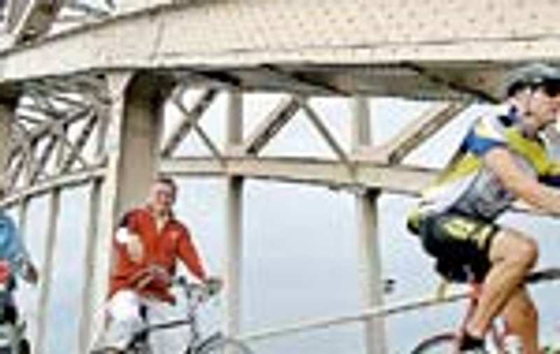 Biciclistii cu casca risca mai multe accidente
