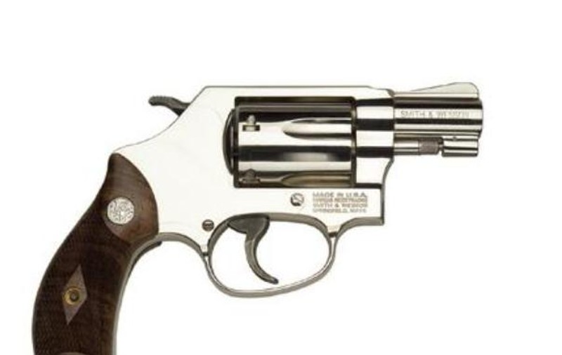 Uite pistolul cu care Năstase a încercat să se omoare! "Este foarte puternică. Poate răsturna o mașină" Vezi de ce arma nu l-a omorât!