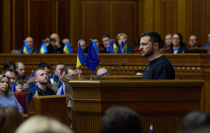 „Suntem tot mai aproape de UE” – ce a scris presa din Ucraina despre promulgarea de către Zelenski a legii minorităților, aspru criticată de români 
