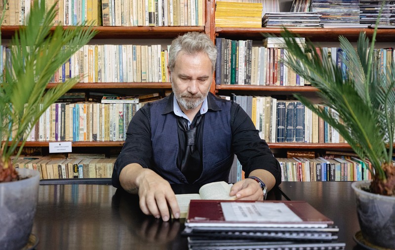 REPORTAJ. Ce se citește în închisoarea de la Jilava? Educatorii le recomandă Alecsandri, deținuții cer Osho: „Spun că vor dezvoltare personală”